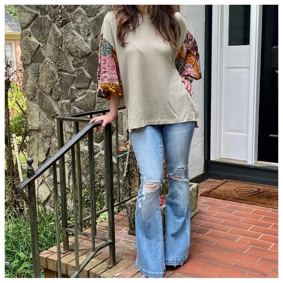 28 Boho Balloon Contrast Print Sleeves Tops
Waffle light knit loose fit - Picture 3 of 5